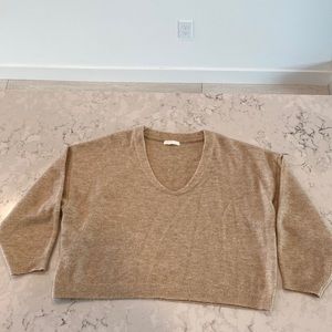 H&M sweater Size Large, Color Camel